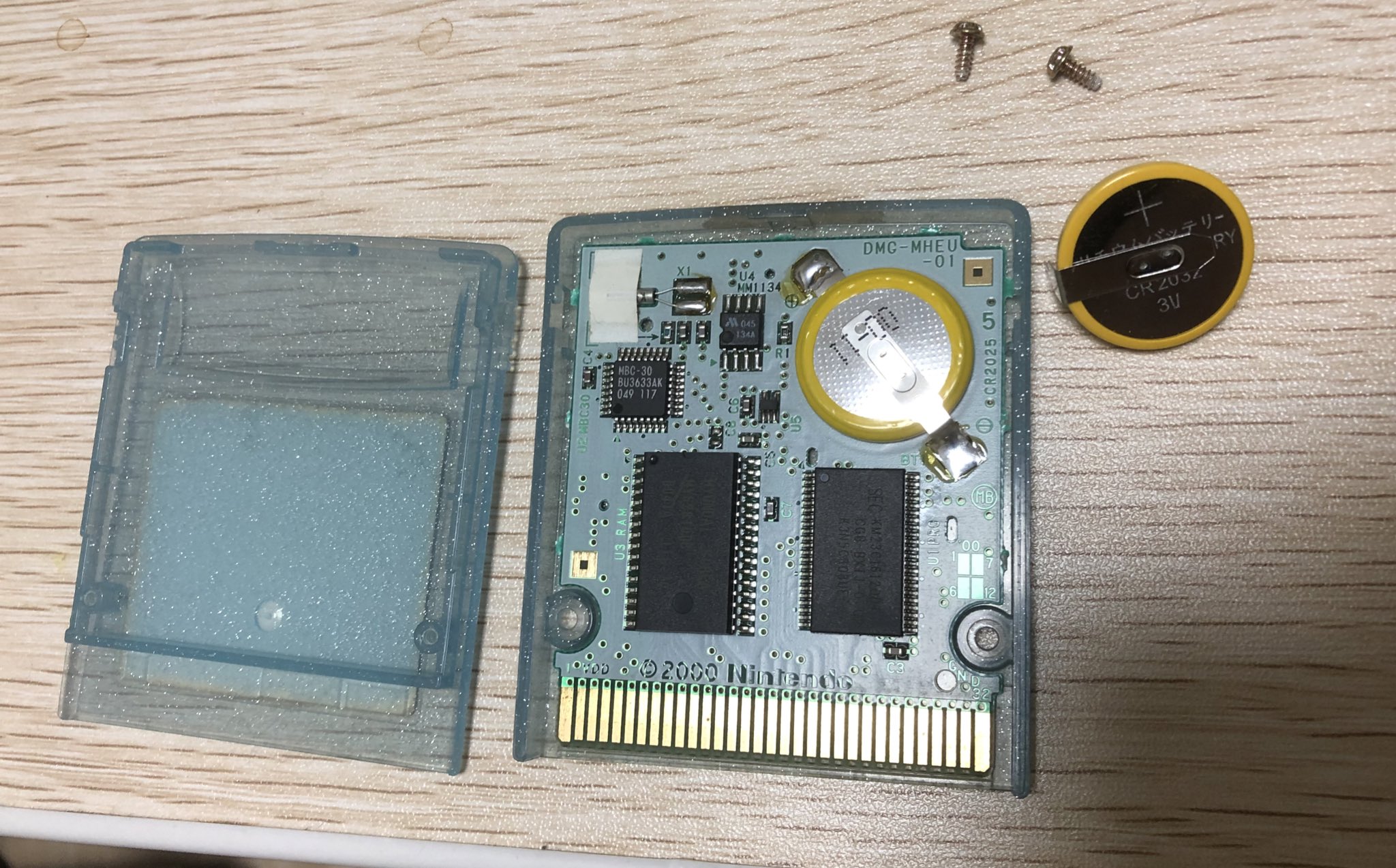 おまえ 正月にやるポケモンクリスタルの電池交換しました スーファミ用に買った電池を代用で使いましたが上手く行ったよ ポケットモンスタークリスタル T Co Xms5cegqik Twitter
