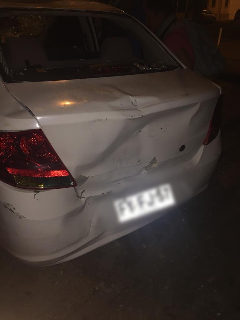 aprachile's tweet photo. 🔴🔴🔴Carabinero es golpeado brutalmente por un turba mientras conducía su vehículo particular, junto a su familia en Antofagasta https://t.co/n22j0LWfTQ