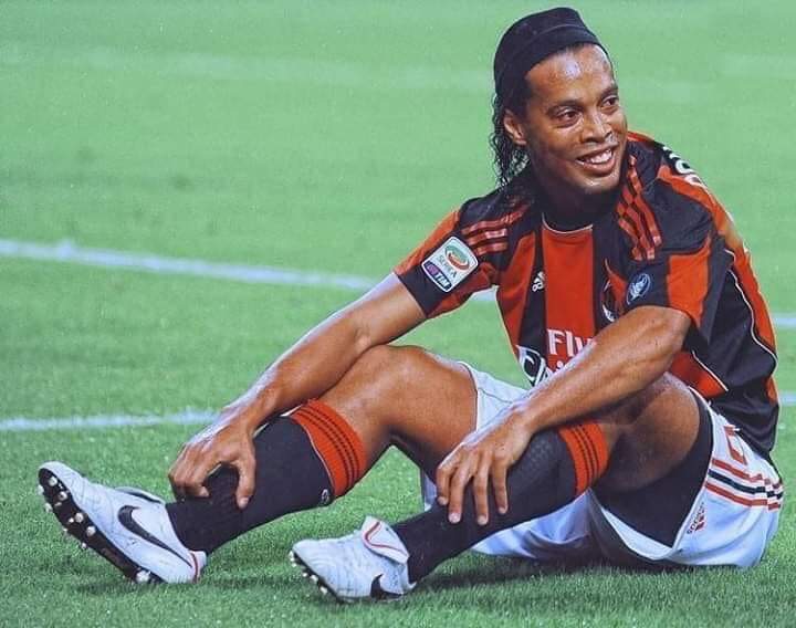cesarcabezoide's tweet image. Extrañacion #ronaldinho #magiaenlospies #canariña #Milano #BARCELONA