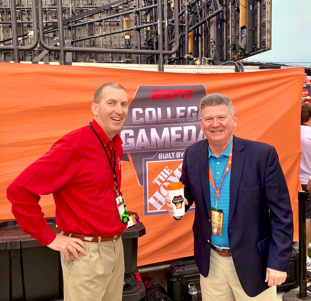 raycoletv's tweet image. From the first-ever @CollegeGameDay in Ames last September...

* @ISUAthletics’ fearless leader,@IASTATEAD 
*the talented @MariaTaylor &amp;amp; Tom Rinaldi 
*”guest picker” @ericchurch 
* @DesmondHoward, @ReceDavis, Lee Corso &amp;amp; @KirkHerbstreit - - what a team!

#PeopleWhoMadeMy2019