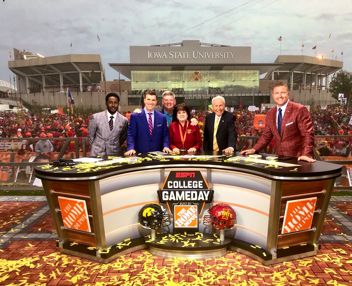 raycoletv's tweet image. From the first-ever @CollegeGameDay in Ames last September...

* @ISUAthletics’ fearless leader,@IASTATEAD 
*the talented @MariaTaylor &amp;amp; Tom Rinaldi 
*”guest picker” @ericchurch 
* @DesmondHoward, @ReceDavis, Lee Corso &amp;amp; @KirkHerbstreit - - what a team!

#PeopleWhoMadeMy2019