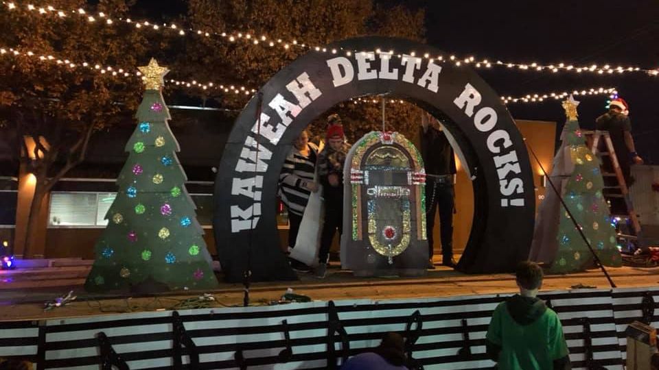 kaweahhealth's tweet photo. There were a total of 86 floats in Downtown Visalia’s 74th annual Candy Cane Lane Parade, but Kaweah Delta’s Rockin’ Christmas Float stood out and took home first place for Best Decorated Float, along with a check for $500 from @DowntownVisalians.
#KaweahDelta #DowntownVisalia https://t.co/GeWGxLq15P