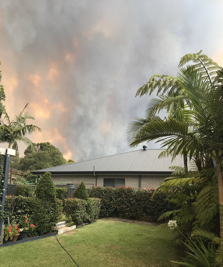 GayleMcNaught's tweet photo. Skirted the backyard then moved on. Still not on @NSWRFS app, major fire heading north from Conjola. Being told to conserve water as supplies low  #NSWfires #AustraliaBurns https://t.co/hvXkjqQZkp