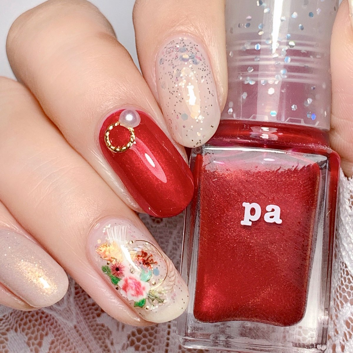 aiainail_'s tweet photo. 多分今年最後のネイルになるであろうネイル。paネイル @panailcolor の #AA225 はほんとに美しくて大好きなラメポリッシュ♡
明日からよそいきネイルにしなきゃだめなのでこのネイルは泣く泣くオフします。
毎年お正月にお正月ネイルできない悲しさ😂
#セルフネイル #paネイル #ネイルポリッシュ https://t.co/4jfni0VN0Y