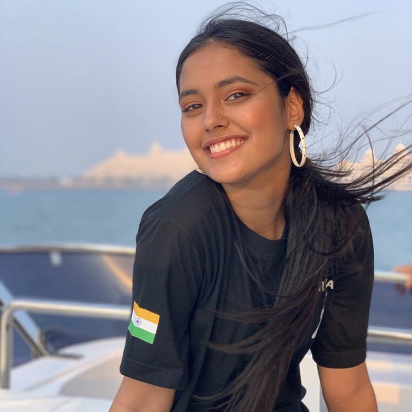 unitersupdate's tweet photo. Com 29 mil votos de diferença para o segundo lugar, Shivani foi a grande ganhadora do “100 Asian Sweethearts 2019”! 💛 https://t.co/LMZe73lhuv