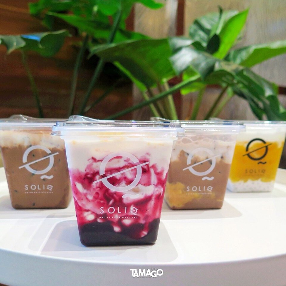 tamagofreemag's tweet photo. #SOLIQ สาขาใหม่ #ICONSIAM
ไอเดียเริ่ด! ขนมเค้กดื่มได้ อย่าง Blueberry Cheesecake อร่อยฟินไปกับครีมชีสแท้ ด้านล่างเป็นบลูเบอร์รี่แยม ตบท้ายครัมเบิ้ลกรุบกรอบ
กินเสร็จอยู่เที่ยวงาน #เคาท์ดาวน์ ต่อได้ด้วย 😋🎉
☎️ 09-0968-5296
@kinjubkinjib #อร่อยไปแดก #tamagofreemag @gourmetthai https://t.co/3zFTZvrNfg