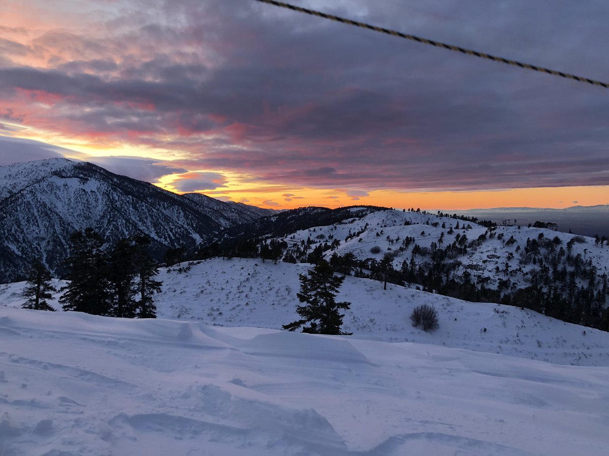 Sabreenaha281's tweet photo. I can never get tired of my mountain top sunsets https://t.co/g9ftVXLBbk