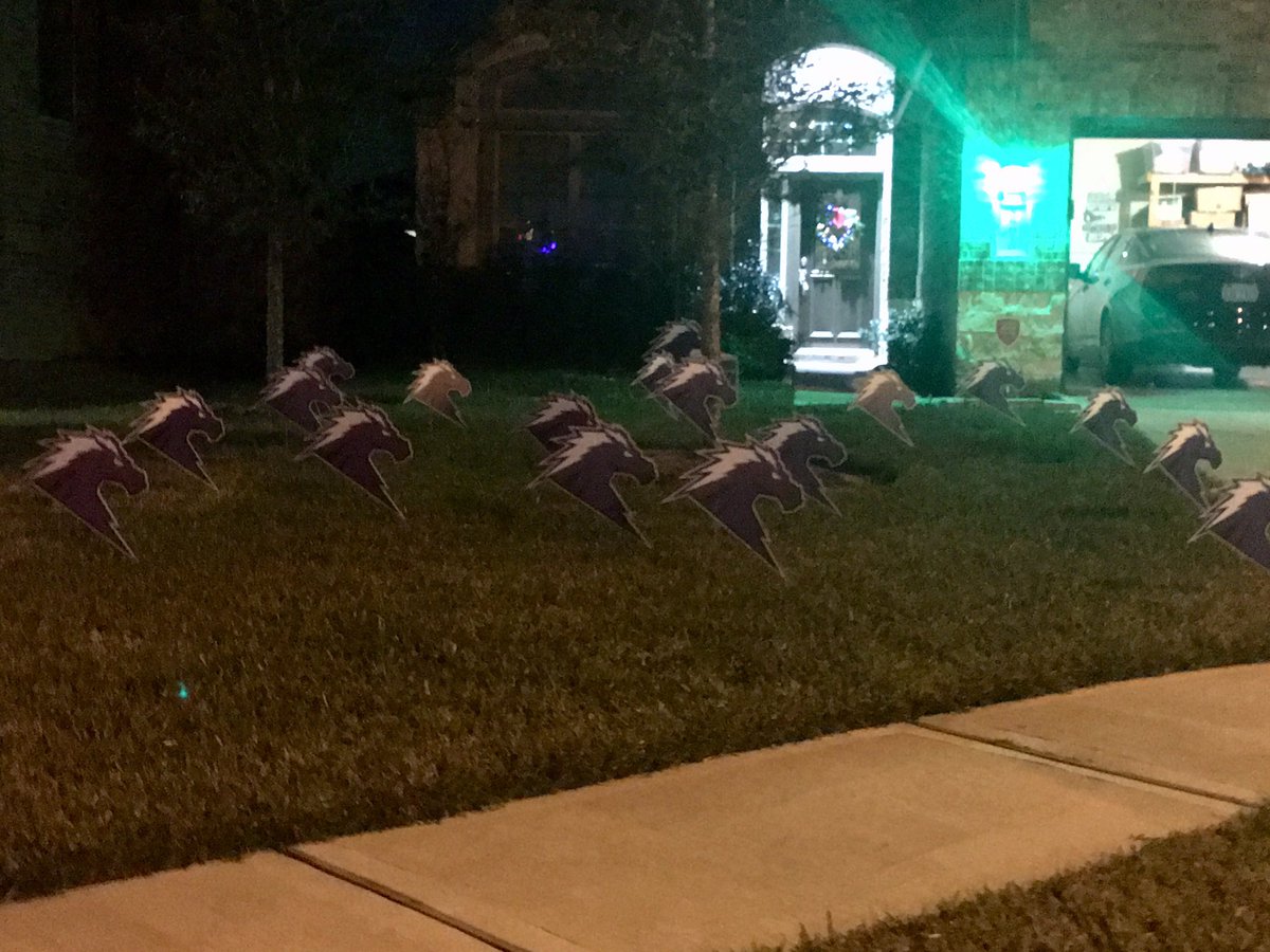 2020Chargers's tweet photo. @Fulshear_HS The HERD was on the move tonight in Tamarron. It was a close call on the delivery... that garage door was open. 😬But the delivery was a success. 💜🐴⚡️💜#CFHSClassOf2020 #ChargedUp https://t.co/fAYj4ygDW7