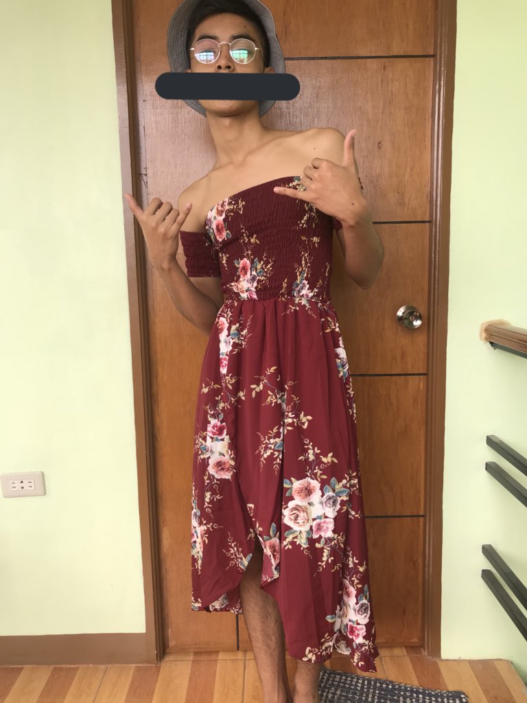 Charlessspades's tweet photo. Bumili ako ng dress to surprise my bebe. Kaso diko pa nabibigay nakipag break na.

Puñeta ano gagawin ko dito? Oras na ata para matuto ako mag dress. https://t.co/8P90OGAoak