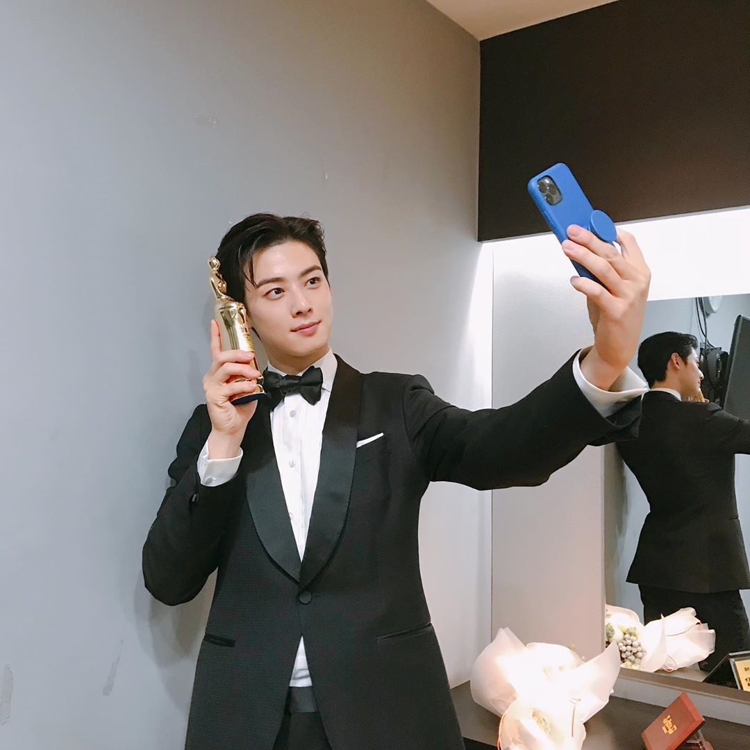 eunwoopics's tweet photo. 191231 || eunwoo instagram update

congrats😭❤❤❤ https://t.co/neaErv5WKU