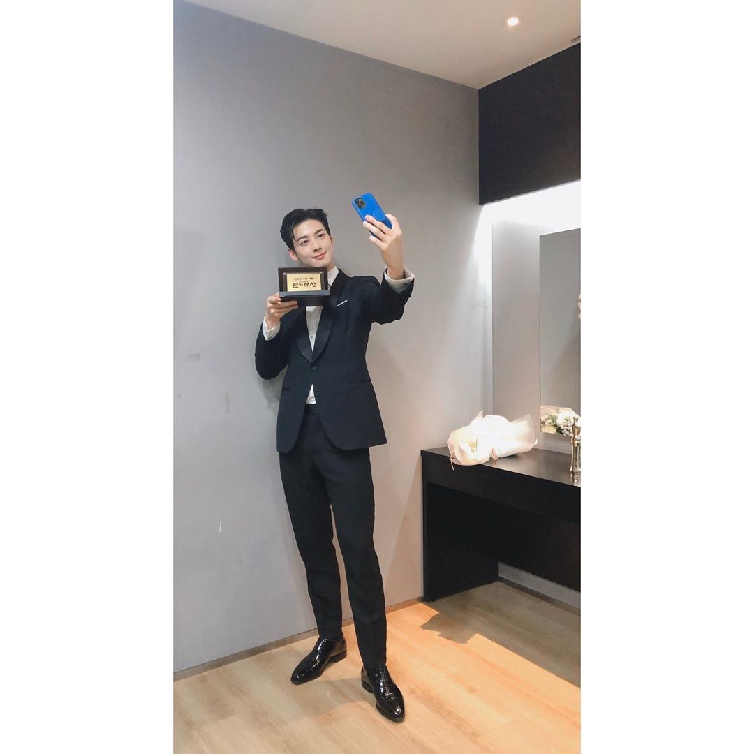 eunwoopics's tweet photo. 191231 || eunwoo instagram update

congrats😭❤❤❤ https://t.co/neaErv5WKU