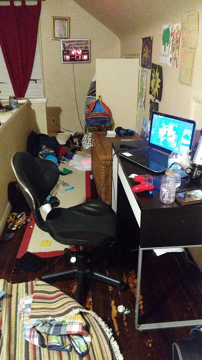 Butlerxse's tweet image. YO WHO TF WANTS TO GET ME A DAMN GAMING SETUP xD