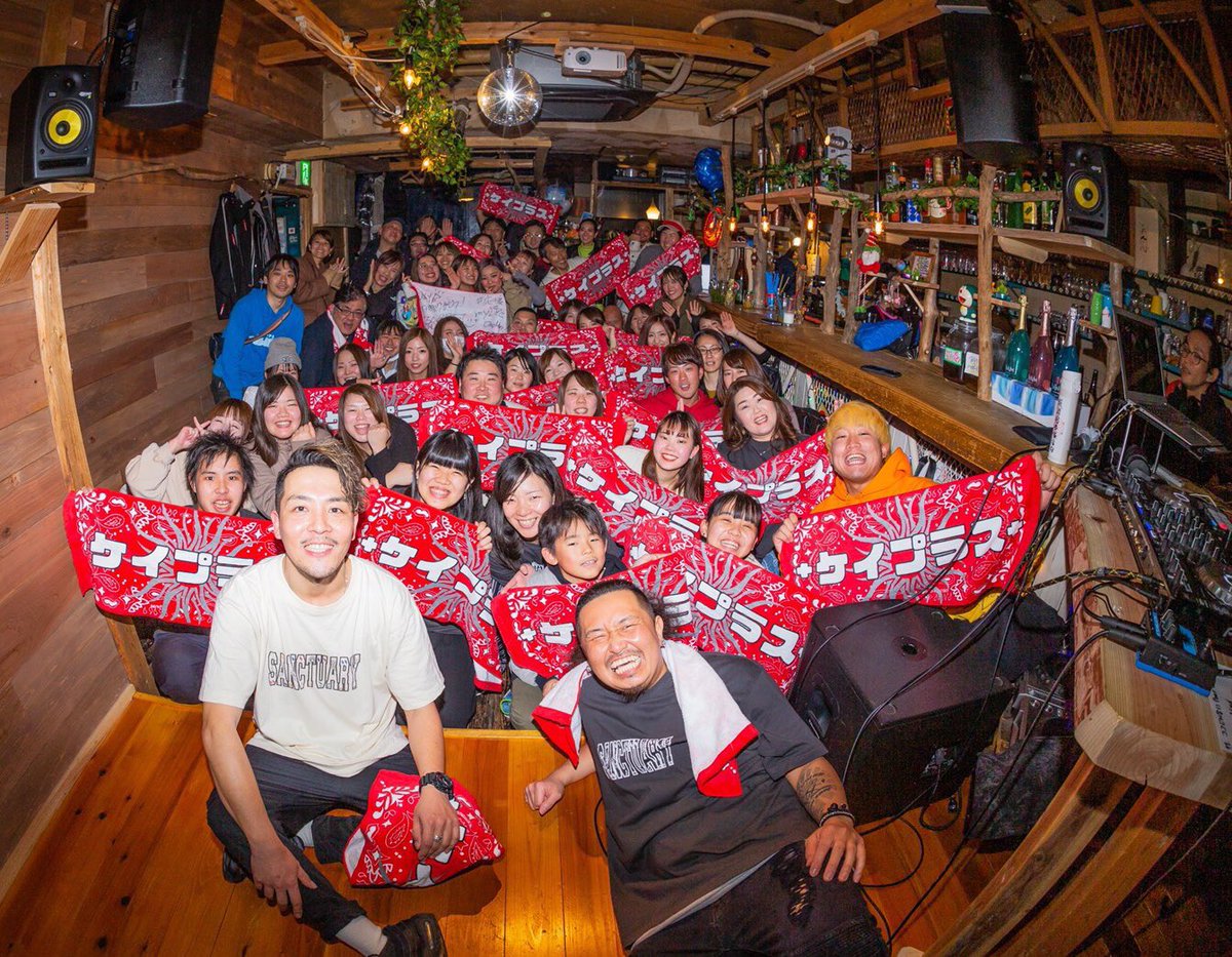 kyonpi84's tweet photo. 12.28(ケイプラス初🏆ワンマン)
→(アフターパーティー🎉)
12.29(ハジ→と忘年会)
→(アイトラ忘年会)
この2日間めっちゃ濃くて夢みたいで
楽しい嬉しいちょっぴり悲しい😢
ってゆう気持ちがあって全然気持ちが
追いつかんかったけど動画、写真
見てたらすごい余韻が…😭💓
2019年最高の年末でした😉✌ https://t.co/ufCdvFA6VD