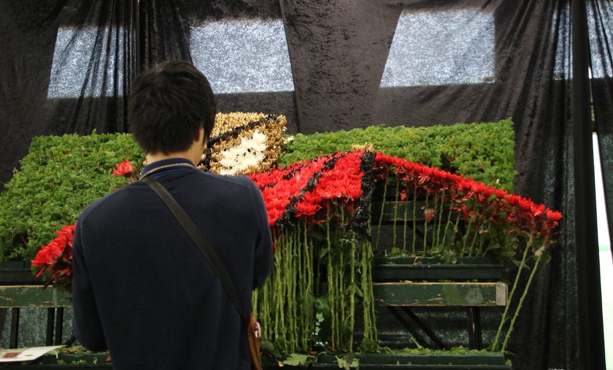 花の総合サービス企業 ユー花園 公式 19年12月31日 15 00から設置予定になります 完成まで調整に調整を重ねています 華魅 立体花壇 生花祭壇 花祭壇 年干支 Youkaen ユー花園 T Co 1azj5vubba Twitter