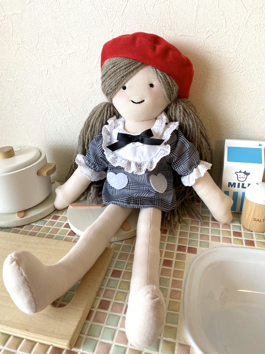 いずみえも 単行本発売中 メルちゃん のワンピ買って着せたら結構良い感じになった ただ丈が全然足りない スカート作るか 3
