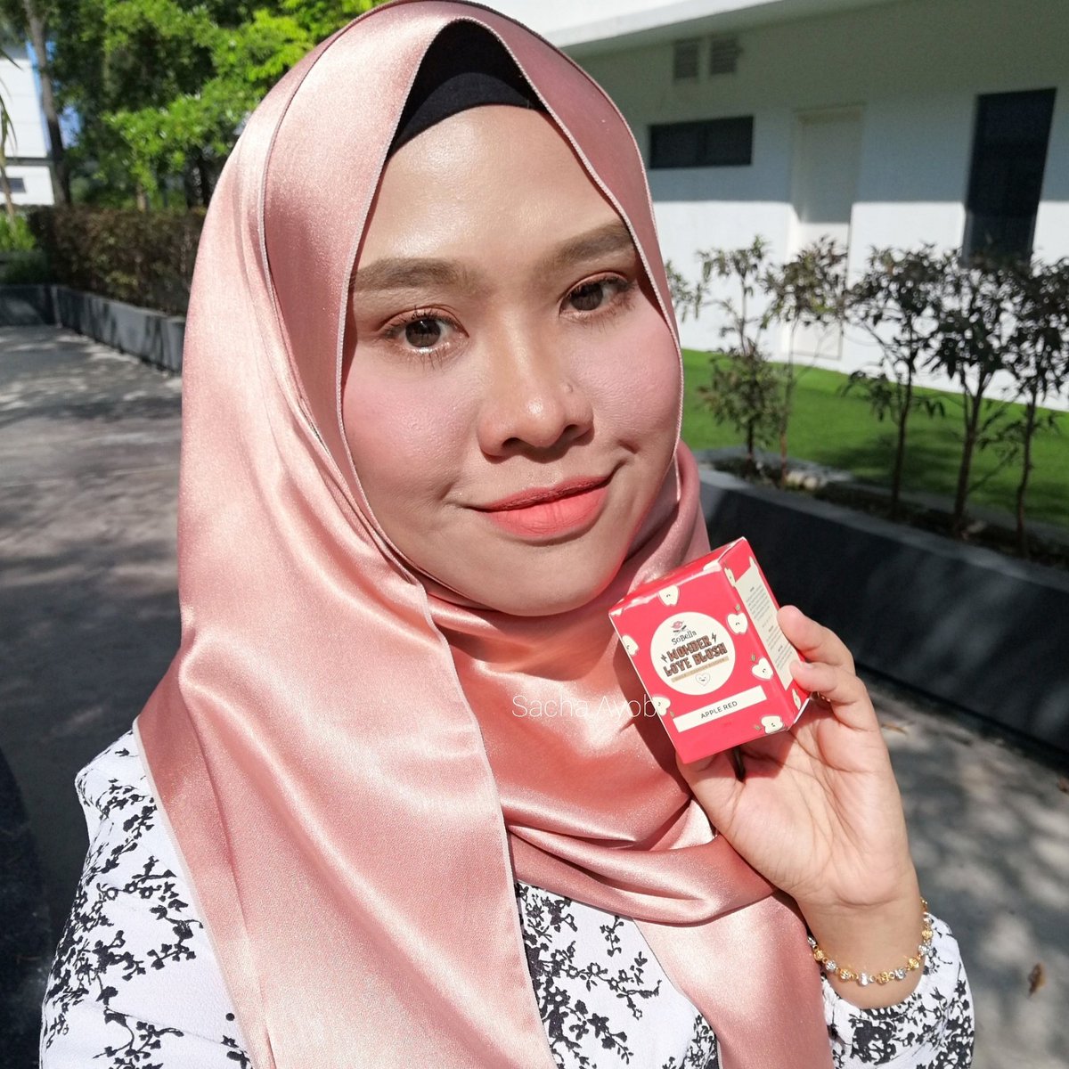 ShashaAyob's tweet photo. Masa SoBella Year End Sales memang Wonder Love Blush ni takde dalam senarai item sales yang terlibat. Hikhik. But still ramai dok cari color Apple Red ni.

#SoBella #WonderLoveBlush #TeamKanda #TeamDada https://t.co/ecnvm378LM