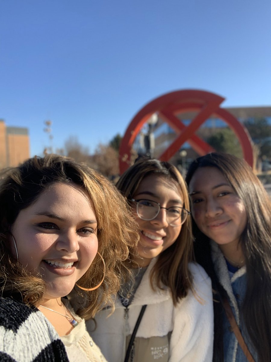 sendi_estrada's tweet image. 2day I met up w/2 of my former students &amp;amp; it reminded me of why I fell in love w/ the *potential that HSIs have to *serve students. One graduated &amp;amp; is a teacher, one is rocking her 2nd year, &amp;amp; a lil sister is joining the pack in the fall. #firstgenstudents #RepresentationMatters