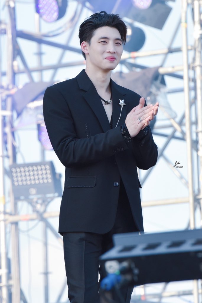 SHAOatAM's tweet photo. 帅要帅得随意👌

#ASTcountdownxMEAN
#MeanPhiravich https://t.co/4PobXVlUyY