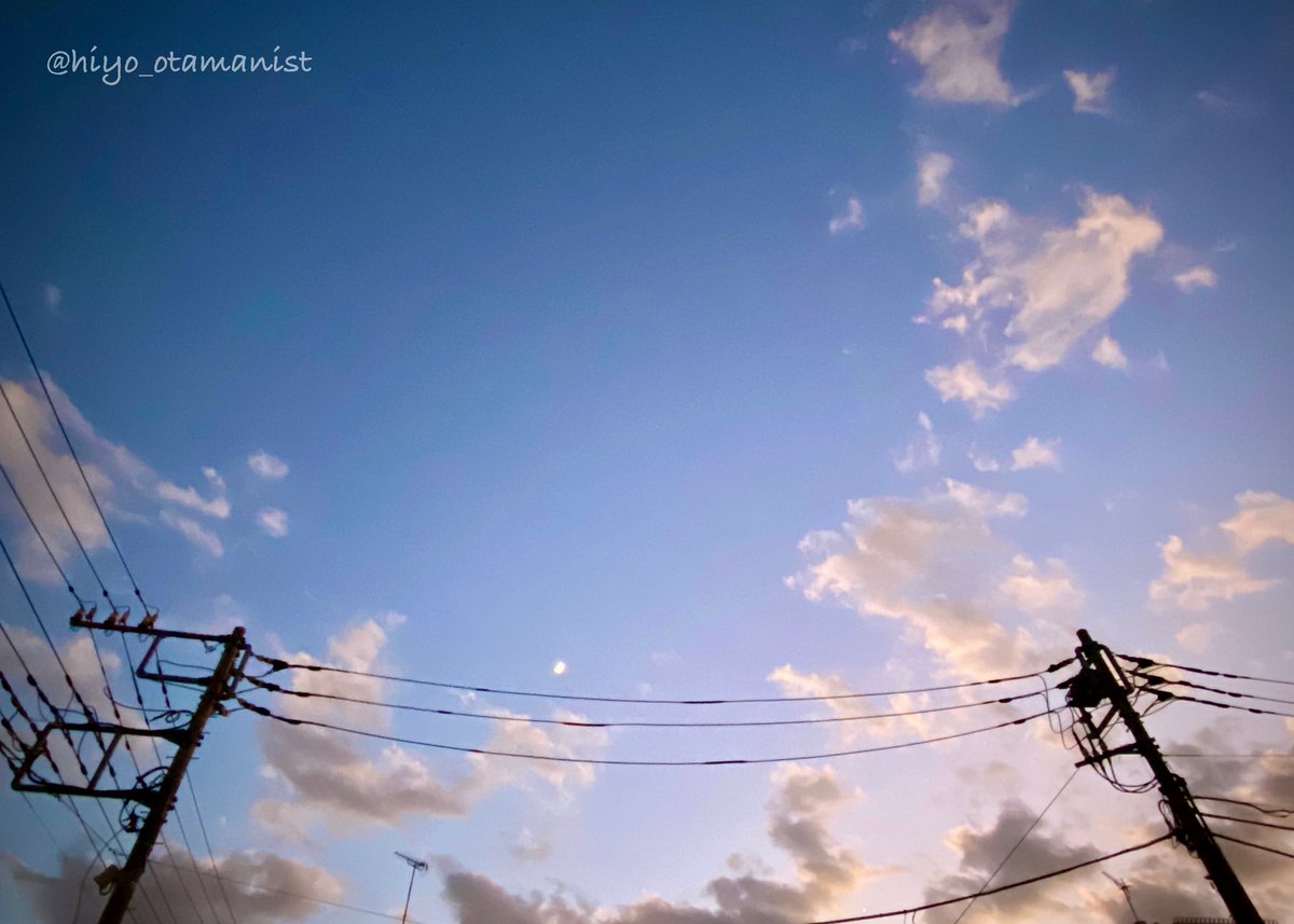 hiyo_otamanist's tweet photo. 令和元年、大晦日の夕空。

[December 31, 2019] #mysky #sunsetjp #夕空 #よいお年を 🇯🇵 https://t.co/Wt80geO81w