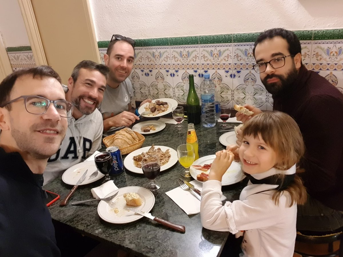 mario_vend's tweet photo. en resum, la felicitat és això #amigs #hamor @jordigb @alvaro_pasi @jordigb . Als nostres cors @PacoMontoya_ https://t.co/RA8u0heoev