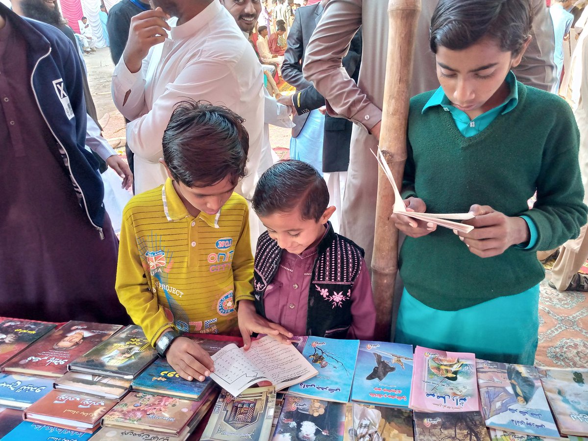 Kids reading books at Book stall in #3rdEduFairDiploThar...
#LetsEducateThar
#EYPO
@eypotharparkar 
.
.
@RathoreRD1 @HeeraEngr @BBhuttoZardari @TharEduAlliance @fbhutto @sardarshah1 @javerias