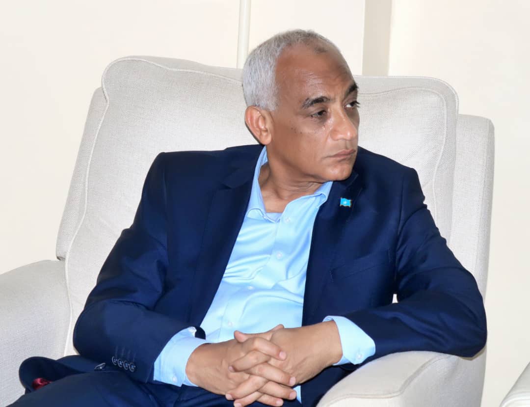 ugurmo's tweet photo. Guddiga Gurmad Qaran ayaa waxay kulan iswareysi ah ku yeesheen goobta Gurmadku ka socdo. Waxaana Warbixinta siinayaa Kooxaha Farsamada ee Gurmadka Qaran. #GurmadQaran #ExControlAfgooye https://t.co/KsY5SEx3Z0