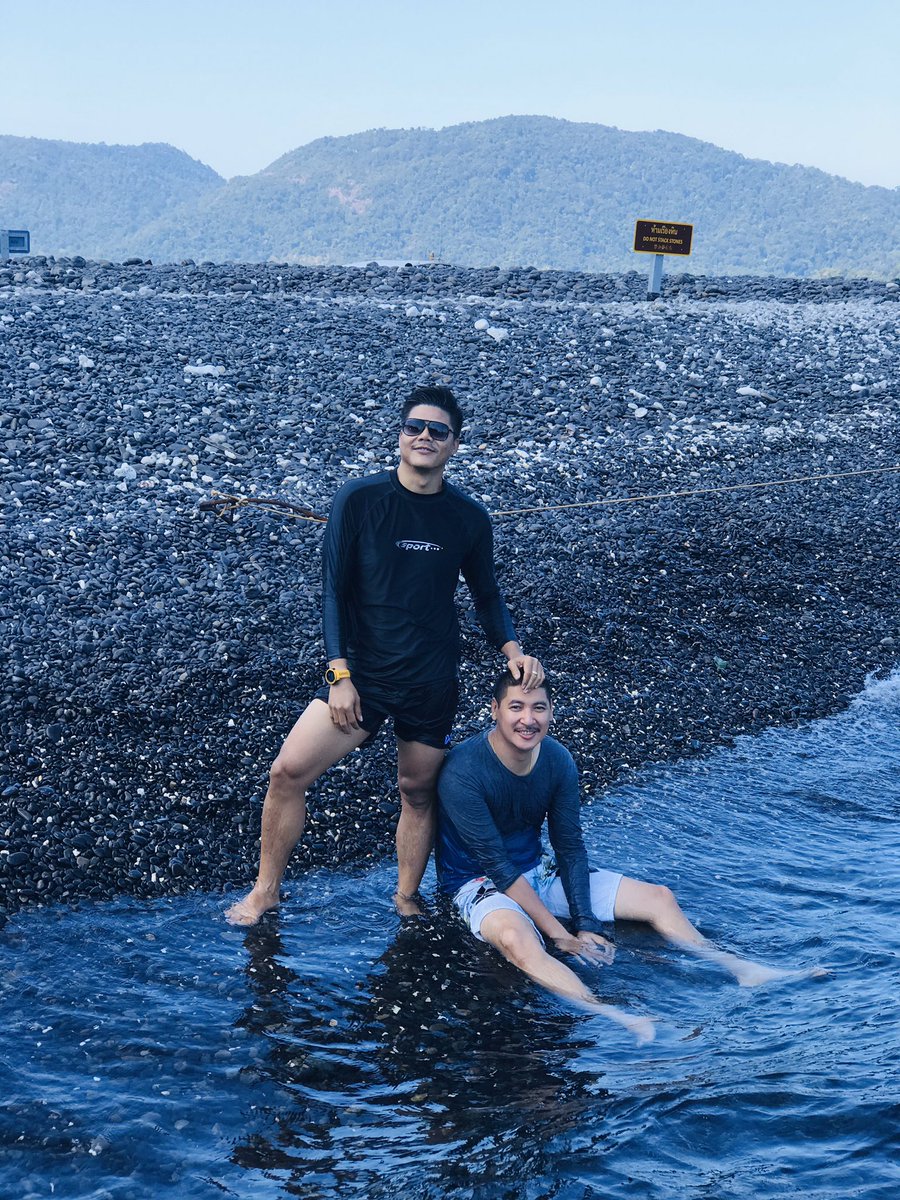 OhmTheerapant's tweet image. เป็นตากล้องให้แล้วยังจะเป็นพร็อพให้ด้วย 5555 #ohmomho #o2m @PankeawP