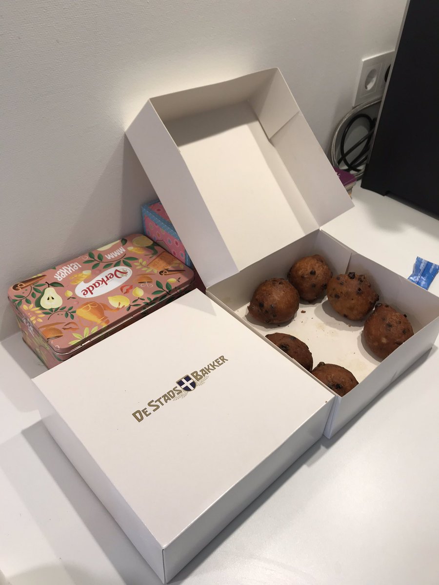 durettrip's tweet photo. Uiteraard sluiten we het jaar af met oliebollen van @Destadsbakker. Wij wensen iedereen een fijne jaarwisseling en alvast de beste wensen voor 2020. https://t.co/cVL9QVtgTC