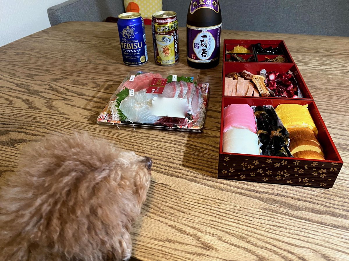 ryossi2008's tweet photo. 釣り納め釣果ゼロだったので近所のスーパーで調達>_<

来年はこれ全部釣るぞ！あっ、本マグロ無理なんでキハダで😜 https://t.co/VG9i96HpVy