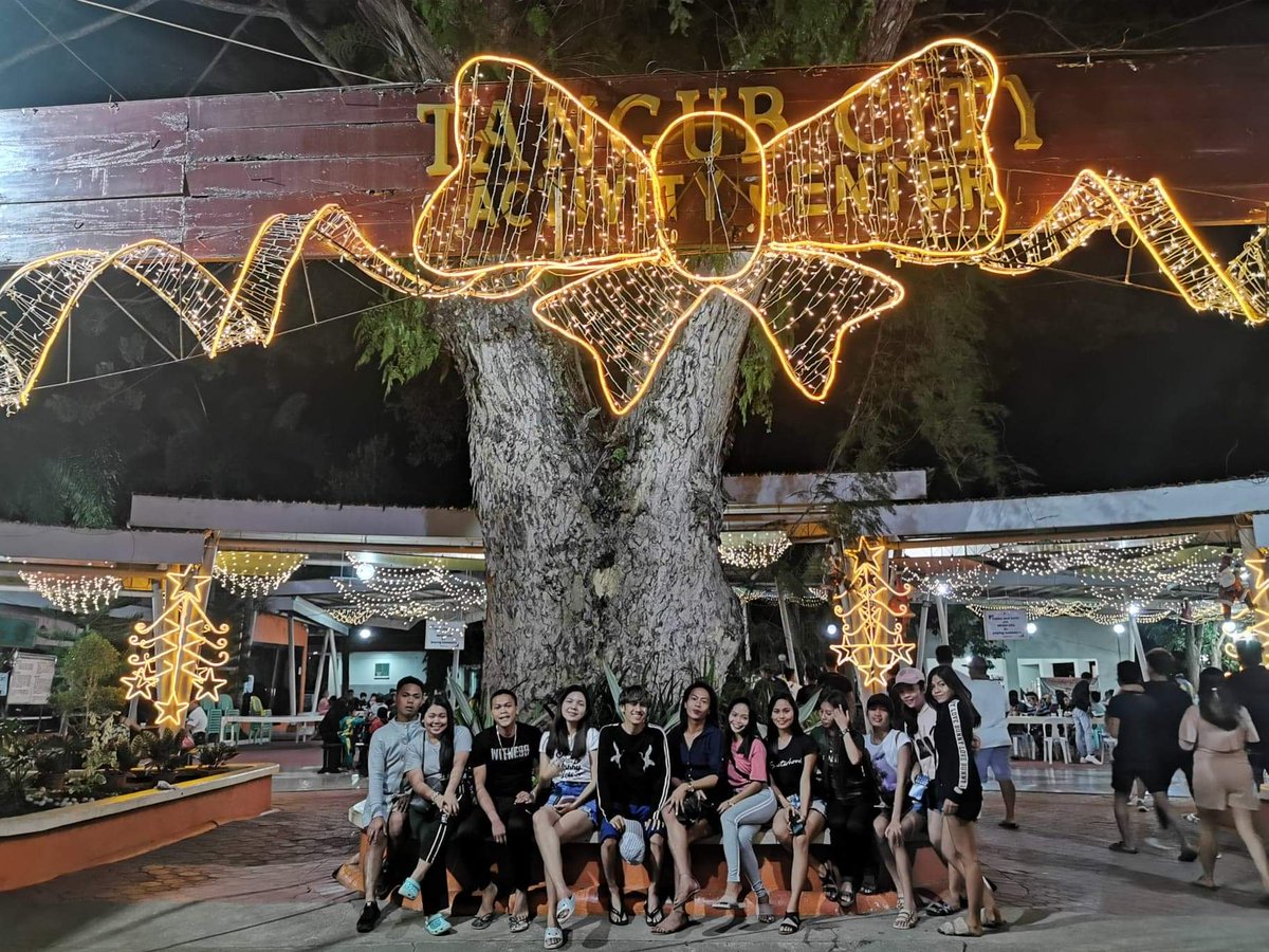 Kimmchiie's tweet photo. Day 364! Happy and thankful to end my 2019 with my HUGAWAN family 💗 #Batch2014 https://t.co/WmAW2PNIFO