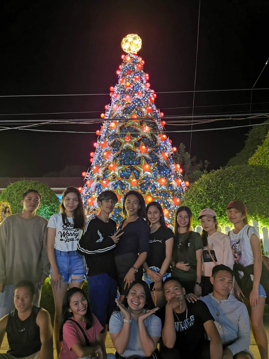 Kimmchiie's tweet photo. Day 364! Happy and thankful to end my 2019 with my HUGAWAN family 💗 #Batch2014 https://t.co/WmAW2PNIFO