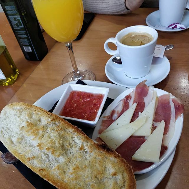 liriosbar's tweet photo. Último desayunar del año ,en @liriosbar #jaén https://t.co/6ZCuiguKgW