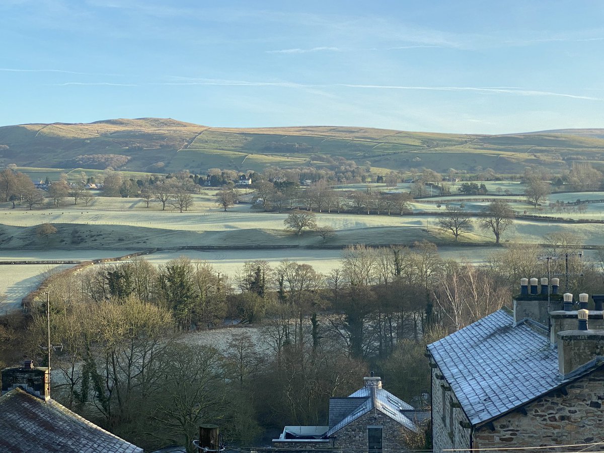 boltontory's tweet photo. Frosting morning in beautiful Kirkby Lonsdale. #bestviewintheworld @kirkbylonsdale_ https://t.co/fLFvqysKUw