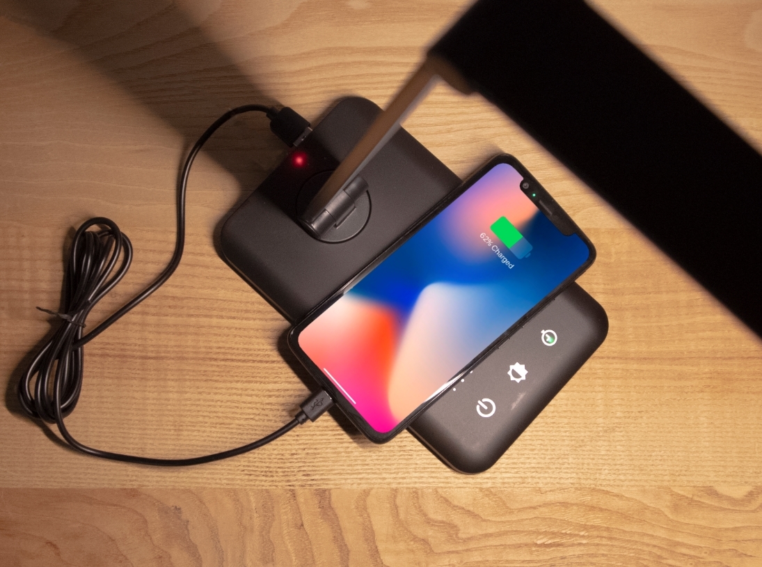 InnJoo_'s tweet photo. Te presentamos a #Naia, la nueva ilamp de #InnJoo💡

Enciéndela, apágala y controla su temperatura y brillo con un solo gesto 👋¡Carga tu móvil con su entrada USB!

Y además, podrás olvidarte de los cables para siempre gracias a su batería de 2.000mAh😱🔋

https://t.co/vw5nfsoWXB https://t.co/HferYXfTaL
