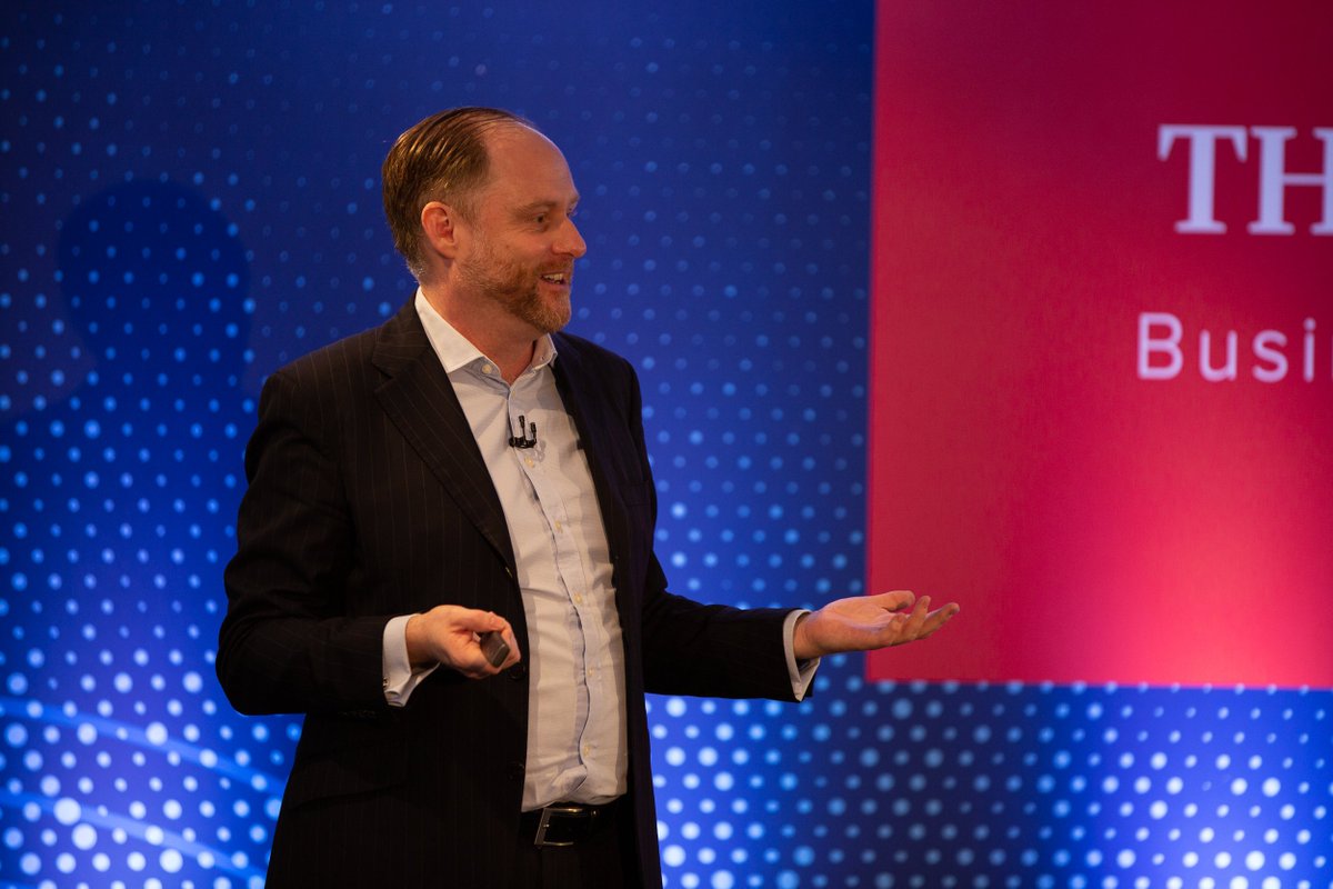 AndrewGrill's tweet photo. It always pays to befriend the photographer at an event you are speaking at. Recently @TheLawyerevents #BLS19 I spoke to Ed Carr @wemakepicture and he took these amazing shots! Thank you! Read more #keynotespeaker tips at https://t.co/gA87ncopkI #futurist https://t.co/dDFWtMlVPN