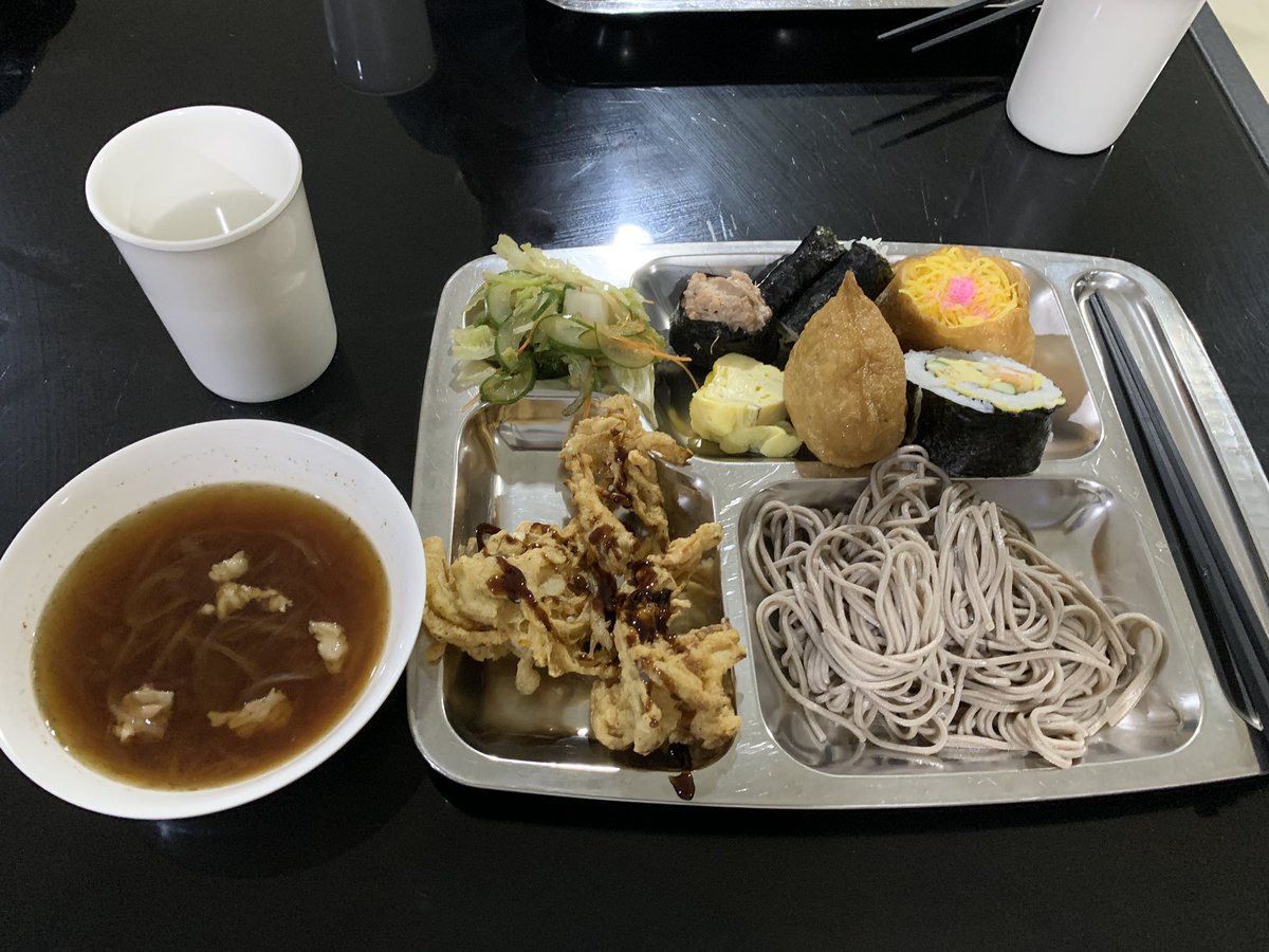 peta_eri's tweet photo. まさかセブ島留学で年越しそば食べられるとは！

みよ、この3D ACADEMYの日本人贔屓っぷりを！！😂

皆さま、良いお年を！

#インフルエンサー留学 https://t.co/U0zveocdpJ