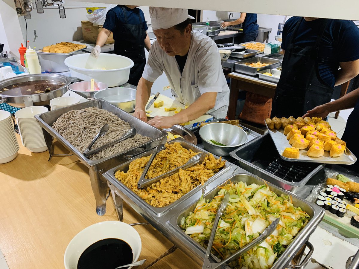 peta_eri's tweet photo. まさかセブ島留学で年越しそば食べられるとは！

みよ、この3D ACADEMYの日本人贔屓っぷりを！！😂

皆さま、良いお年を！

#インフルエンサー留学 https://t.co/U0zveocdpJ