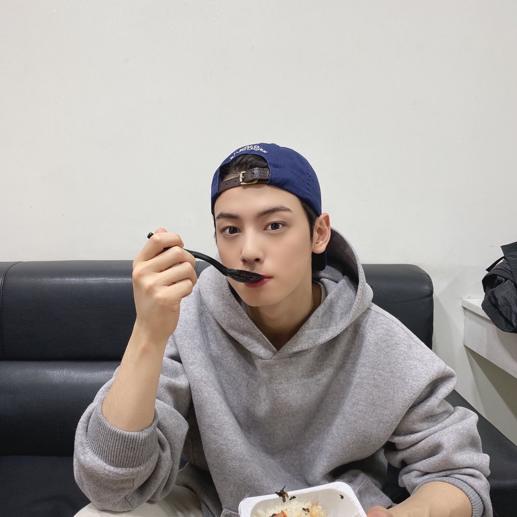 eunwoopics's tweet photo. 191231 || astro weibo update https://t.co/aYMqVMMXw2