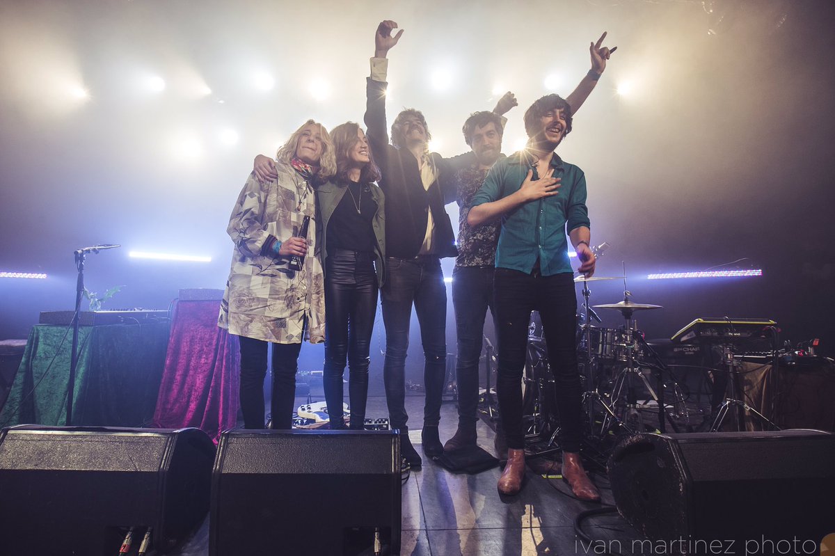 Muchas gracias a Radar Pop por invitarnos a volver a la Riviera y a todos los que estuvisteis anoche. Desde arriba fue precioso y disfrutamos muchísimo 💜 
Nuestro querido <a href="/ivansoloh/">𝙸𝚟𝚊𝚗 𝙼𝚊𝚛𝚝𝚒𝚗𝚎𝚣</a> lo ha reflejado bien en esta foto