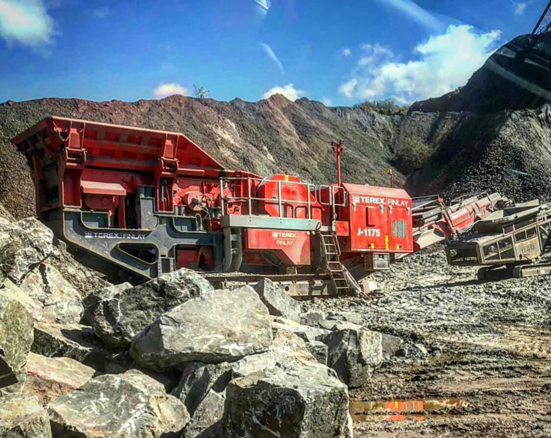 Finlay_Scotland's tweet photo. Happy new year to all our followers! Here is a selection of some of our favourite images from 2019.

Wishing you all a happy and prosperous 2020!

#happynewyear #terexfinlay #finlayscotland #molsongroup #crusher #screener #conveyor #scotland https://t.co/CZ4caAlgmF