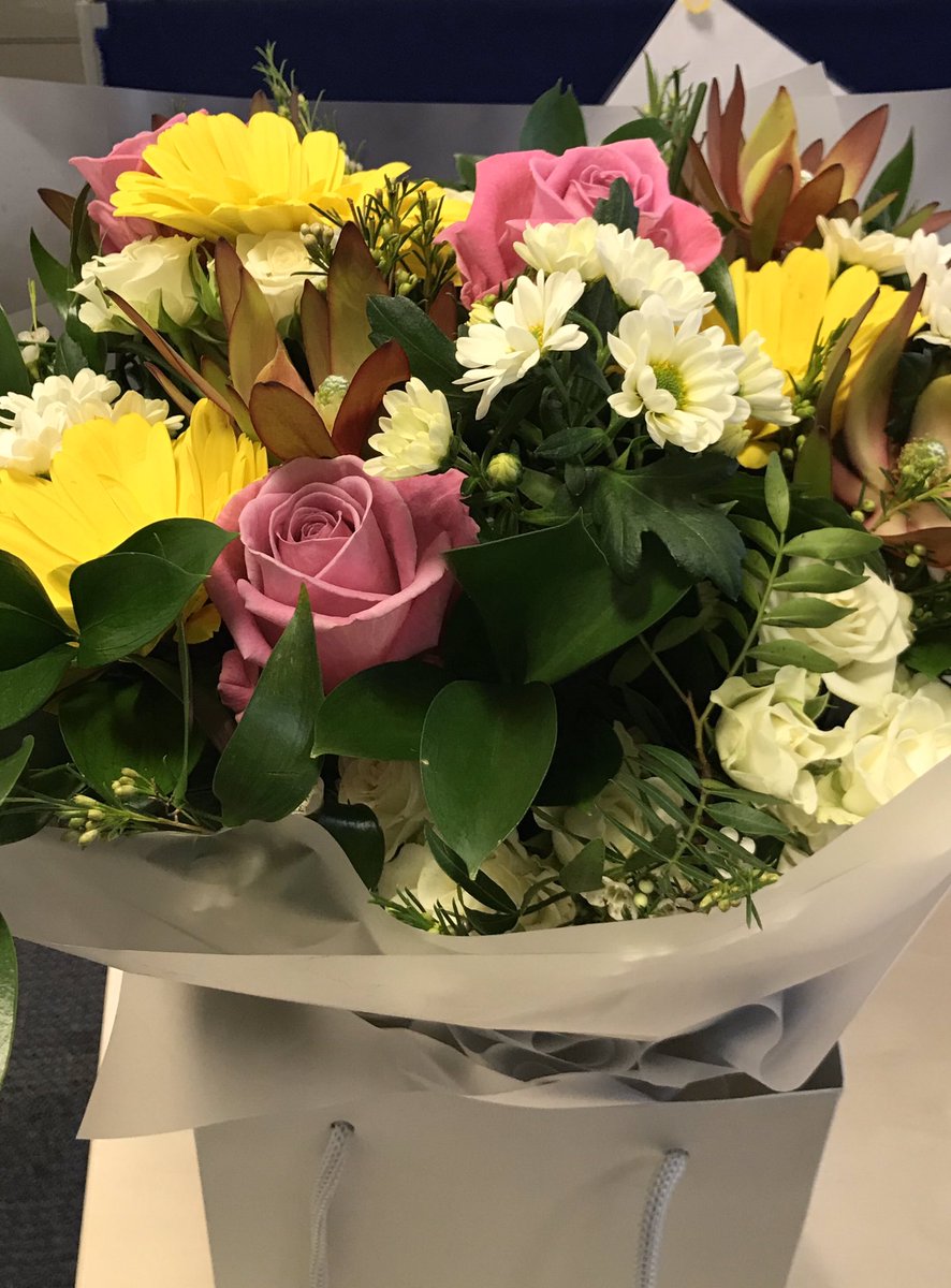 BenatarSally's tweet photo. Thank you to the @MPSRichmond Safer Neighbourhood Board @Peter_Kirkham for these beautiful flowers and kind words!
#lovelysurprise
#backtoworknextweek
🤞😀👮
@AIHorgUK https://t.co/xBnRFw93Ew