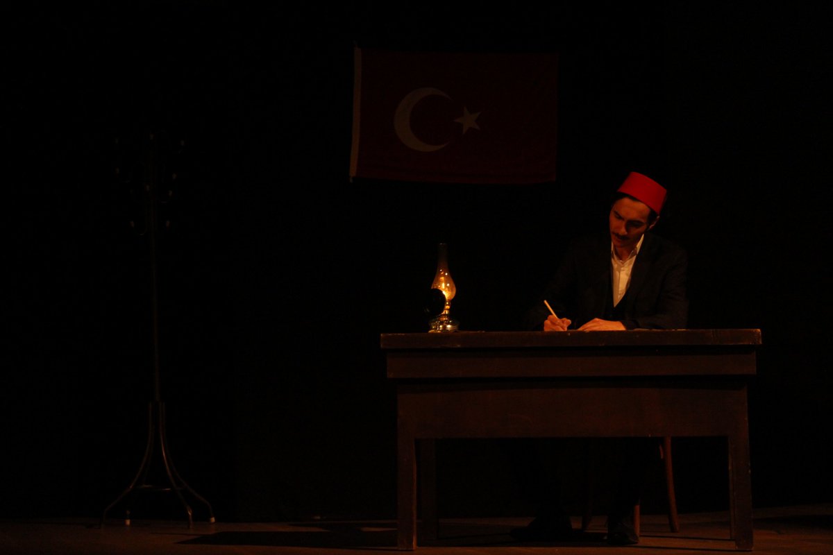 "Asım’ın nesli diyorduk ya.. Nesilmiş gerçek.
İşte çiğnetmedi namusunu çiğnetmeyecek!"
Mehmet Akif Ersoy’u anma haftası için hazırladığımız ‘Asım’ın Nesli Korkma’ adlı tiyatro oyunumuzu sergiledik. İstiklal Marşı'mızın şairine Allah’tan rahmet diliyoruz.