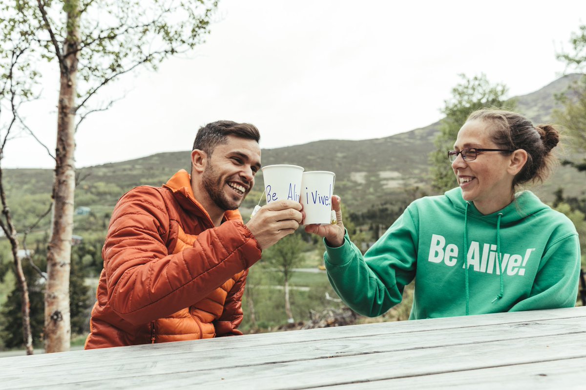 MarcosYanezS's tweet photo. Personas y personas en el mundo buscan una esperanza para vivir. Y ojalá entre todos/as sigamos pensando que aún queda mucho por hacer 

Brindemos por ellos/as también hoy 🥂🎗

¡FELIZ 2020! 🎊🎉

#Runforleucemia #Donamédula https://t.co/SAnWjRMdic