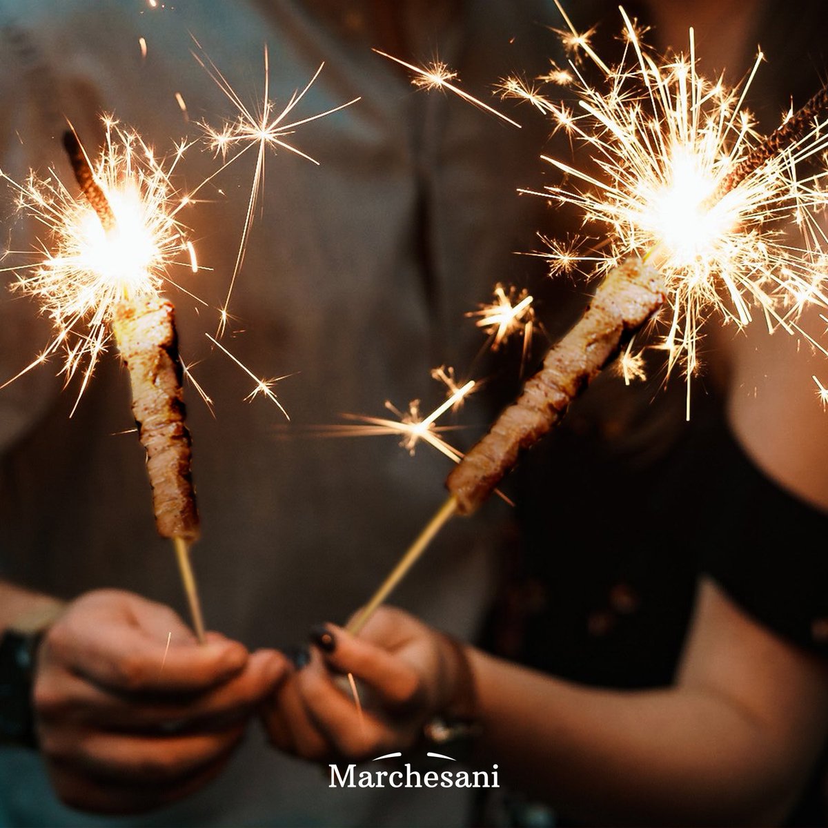 MarchesaniD's tweet photo. Vi auguriamo un anno scintillante ✨✨✨😎 #marchesanidistribuzione https://t.co/bgSat4qEUB