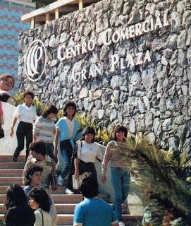 fernoided's tweet photo. petición para q revivan el centro comercial q estaba abajo de la macroplaza https://t.co/LSyPQID3re