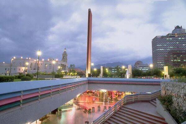 fernoided's tweet photo. petición para q revivan el centro comercial q estaba abajo de la macroplaza https://t.co/LSyPQID3re