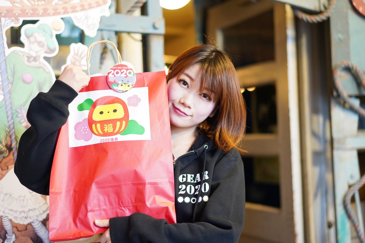 nvpgear's tweet photo. 2019年はお客さまのご要望を受けて、たくさんの新しい商品を販売させていただくことができました！

2020年、第一弾は福袋🛍️💕

日頃の感謝の気持ちをこめて、人気商品や福袋でしか買えない限定商品など詰め合わせたお得な福袋です。
先着50個限定！

会場にてお待ちしております🤖💦

#ハグルマ商店 https://t.co/dXVJnerTPv