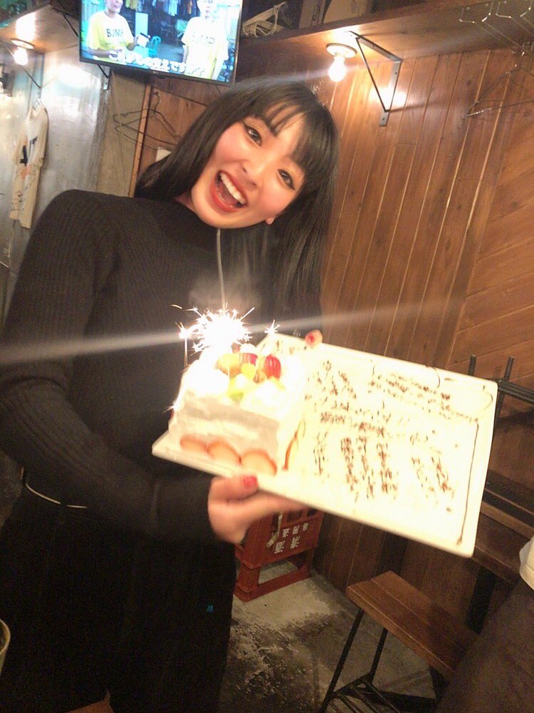 MIUsinger's tweet photo. 今年も大変お世話になりました😊

次会うのは再来年ですね✨

私はワンマンライブのあとすぐに皆に
航空券を買いなさいと言われ
すぐに購入しました…

とりあえずカナダへは行けそうです笑

良いお年を〜 https://t.co/Tgmxxgh3IX