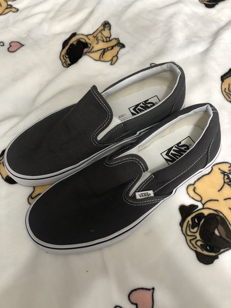 KaFreebies's tweet photo. Happy new year mga @KaFreebies 

Second shoes from the USE giveaway shoes BOX ...

VANS gray .. size US8

Is up for grabs just comment below if you want it

You can pick it up now till January 7 https://t.co/htJTnwkcn1