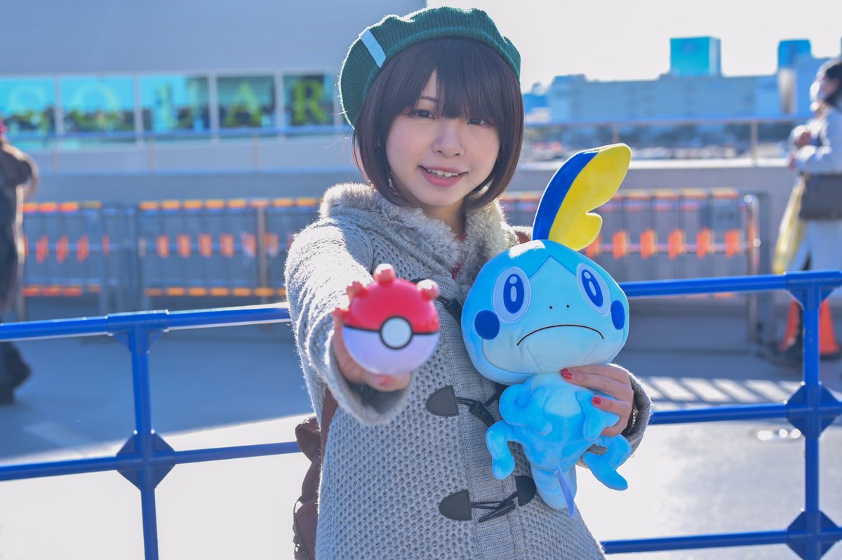 suzuharaaa's tweet photo. 頂いたコミケのお写真第三弾〜❣️

ポケットモンスター　ソード・シールド　女主人公(ユウリちゃん)

カメラマンさん方
1枚目: @Jay_0114 
2枚目: @Pylon_Woods 
3枚目: @kurosyuusan 
4枚目: @Oseba_photo 

撮影ありがとうございました😊🙏✨

#C97
#C97コスプレ
#ポケモン剣盾 
#ポケモン https://t.co/hKY0yQAy2x
